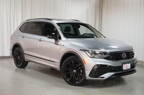 Silver Metallic 2022 Volkswagen Tiguan 2.0T SE R-Line Black 4MOTION