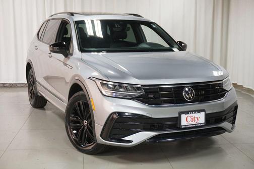 Silver Metallic 2022 Volkswagen Tiguan 2.0T SE R-Line Black 4MOTION