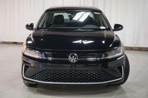 Deep Black 2026 Volkswagen Jetta 1.4T SE