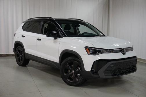 2026 Volkswagen Taos SE Black