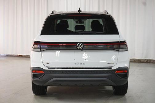 2026 Volkswagen Taos SE Black