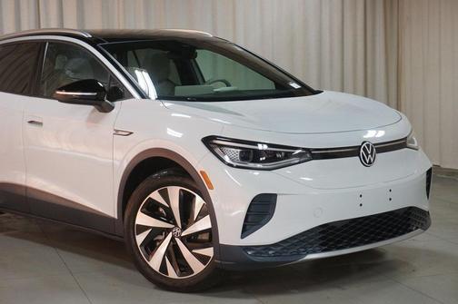 Photo 3 of 51 of 2021 Volkswagen ID.4 1st Edition
