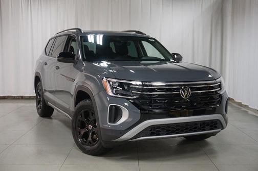 Pure Gray 2026 Volkswagen Atlas Peak Edition