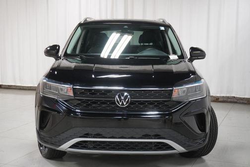 Deep Black 2023 Volkswagen Taos 1.5T SE