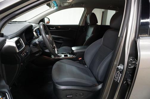 Titanium Silver 2019 Kia Sorento LX