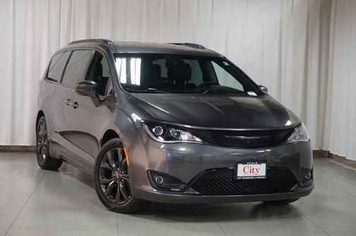 Granite Crystal Metallic Clearcoat 2019 Chrysler Pacifica Touring L
