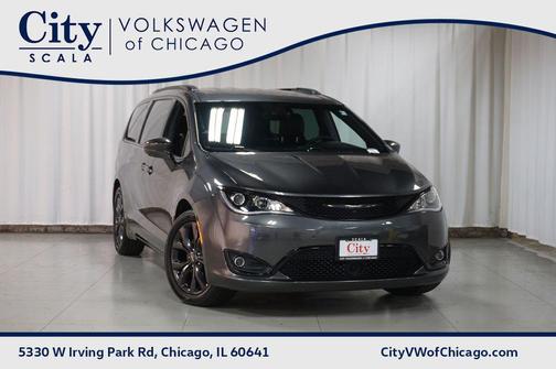 Granite Crystal Metallic Clearcoat 2019 Chrysler Pacifica Touring L