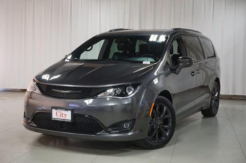 Granite Crystal Metallic Clearcoat 2019 Chrysler Pacifica Touring L