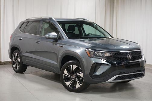 Platinum Gray Metallic 2024 Volkswagen Taos 1.5T SE
