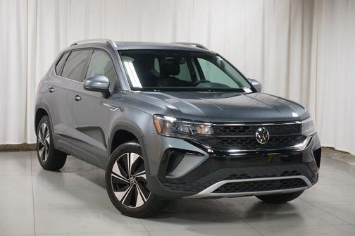 Platinum Gray Metallic 2024 Volkswagen Taos 1.5T SE