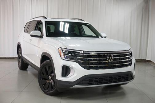 Opal White 2026 Volkswagen Atlas 2.0T SE w/Technology 4MOTION