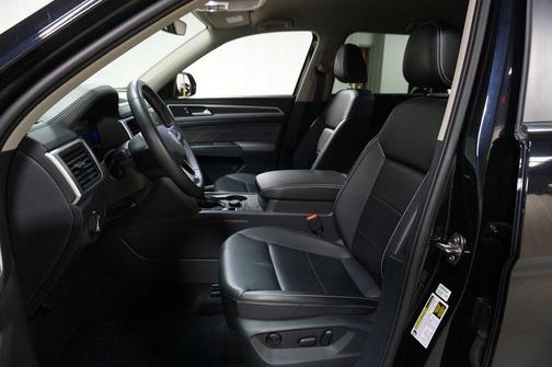 Deep Black Pearl 2023 Volkswagen Atlas 2.0T SE