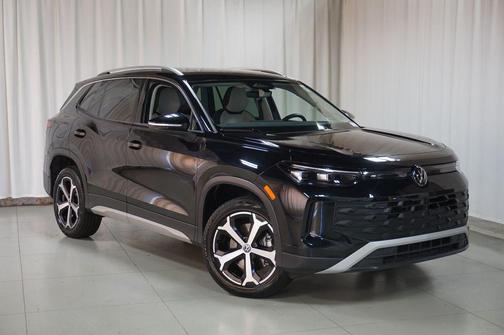 Deep Black Pearl 2025 Volkswagen Tiguan 2.0T SE 4MOTION
