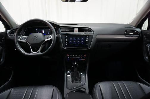 Deep Black 2022 Volkswagen Tiguan 2.0T SE