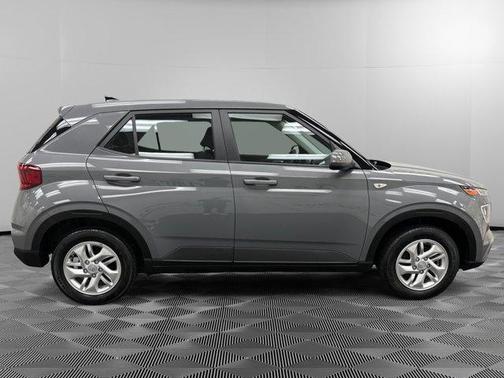 2022 Hyundai VENUE SE