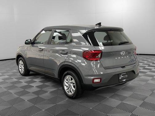2022 Hyundai VENUE SE