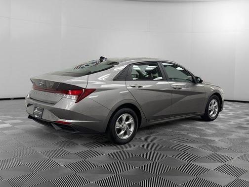 2021 Hyundai ELANTRA SE