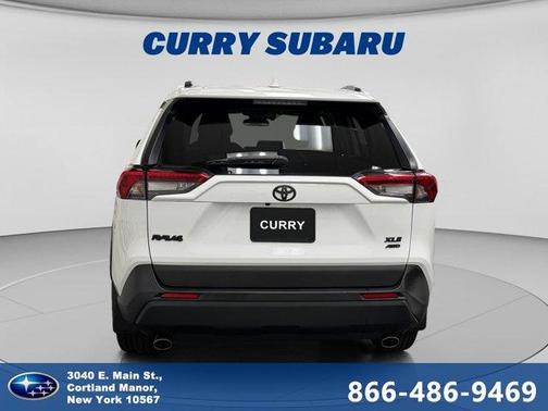 Ice 2023 Toyota RAV4 XLE