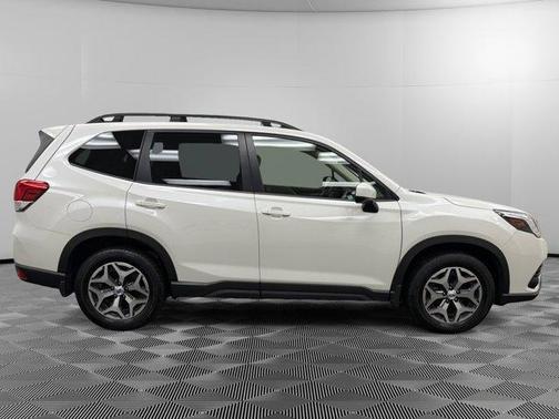 Crystal White Pearl 2023 Subaru Forester Premium