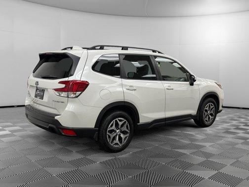 Crystal White Pearl 2023 Subaru Forester Premium