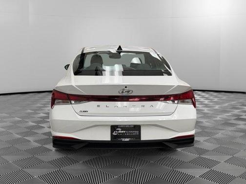 2023 Hyundai ELANTRA SE