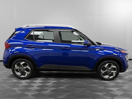 2022 Hyundai VENUE SEL