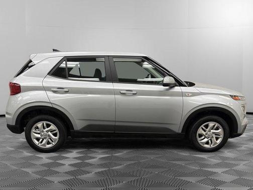 2022 Hyundai VENUE SE