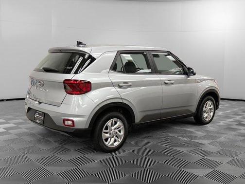 2022 Hyundai VENUE SE