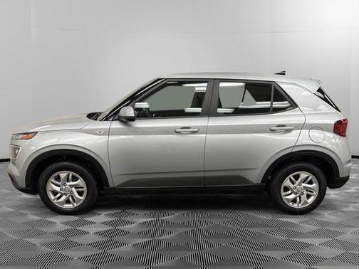 2022 Hyundai VENUE SE