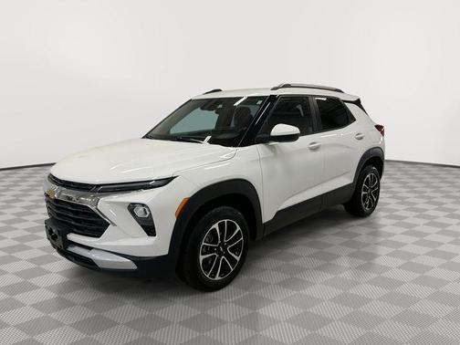 Summit White 2025 Chevrolet Trailblazer LT