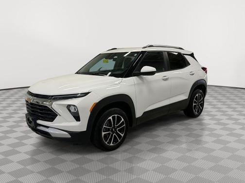 Summit White 2025 Chevrolet Trailblazer LT
