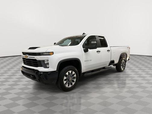 Summit White 2025 Chevrolet Silverado 2500 Custom