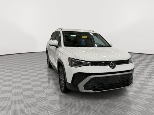 Pure White 2025 Volkswagen Taos 1.5T SE