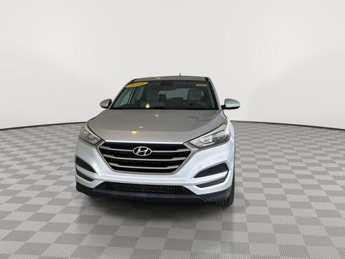 Molten Silver 2016 Hyundai TUCSON SE