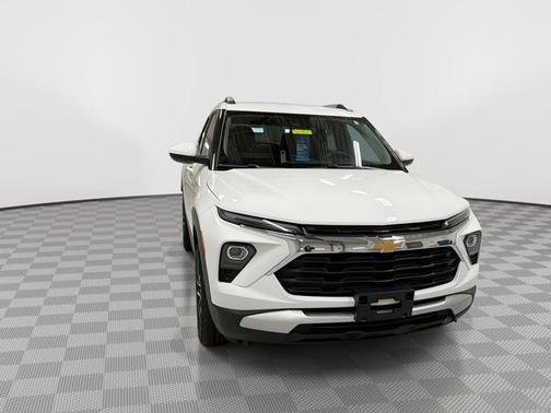 Summit White 2025 Chevrolet Trailblazer LT