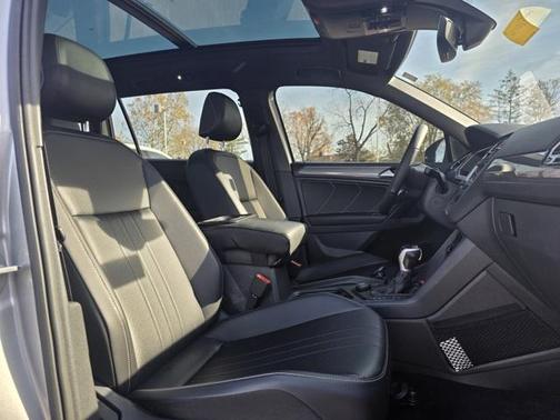 2022 Volkswagen Tiguan 2.0T SE R-Line Black 4MOTION