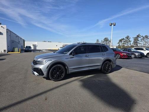 2022 Volkswagen Tiguan 2.0T SE R-Line Black 4MOTION