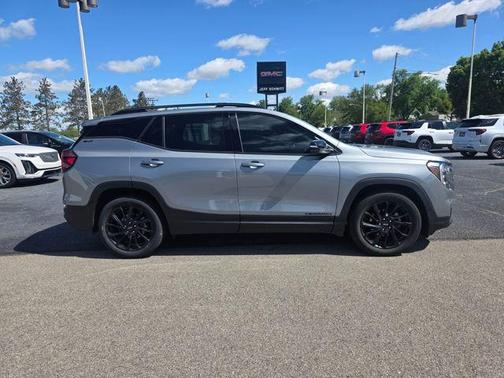 Sterling Metallic 2023 GMC Terrain SLT
