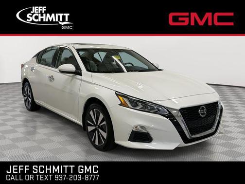 Pearl White Tricoat 2022 Nissan Altima 2.5 SV