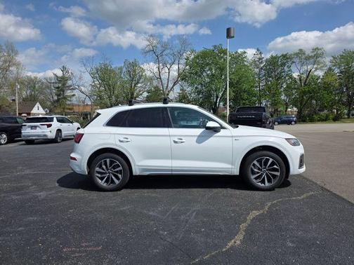 Arkona White 2024 Audi Q5 45 S line Premium Plus