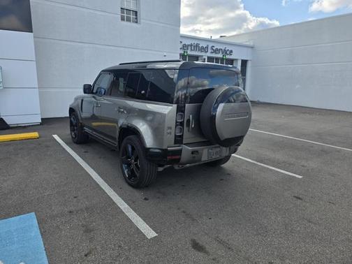 2024 Land Rover Defender 110 P400 X-Dynamic SE