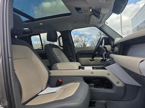 2024 Land Rover Defender 110 P400 X-Dynamic SE