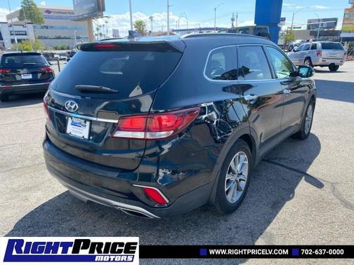 2017 Hyundai SANTA FE SE