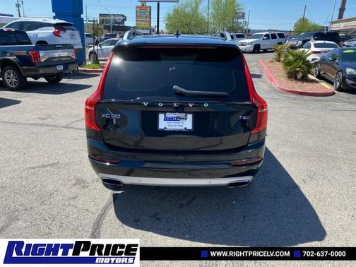 2016 Volvo XC90 T6 Momentum
