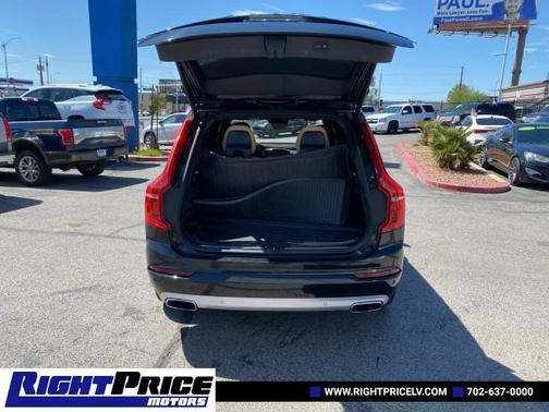2016 Volvo XC90 T6 Momentum