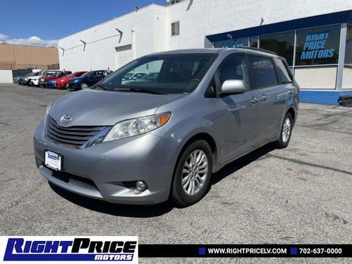2017 Toyota Sienna XLE