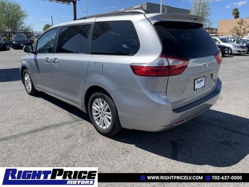 2017 Toyota Sienna XLE