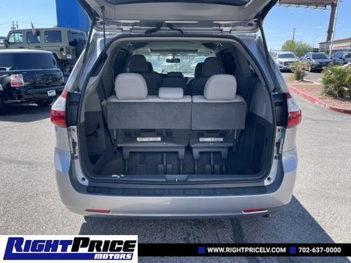 2017 Toyota Sienna XLE