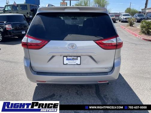 2017 Toyota Sienna XLE