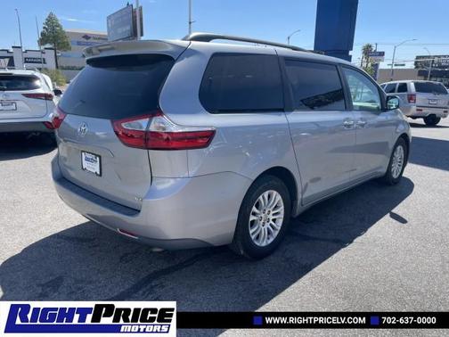 2017 Toyota Sienna XLE